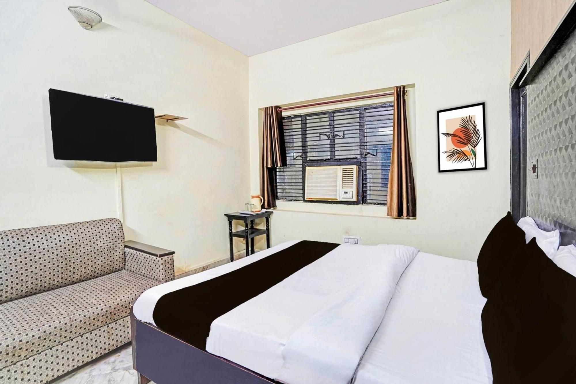 Capital O 15091 Gaurav Boarding House Hotel Mathura Exterior foto