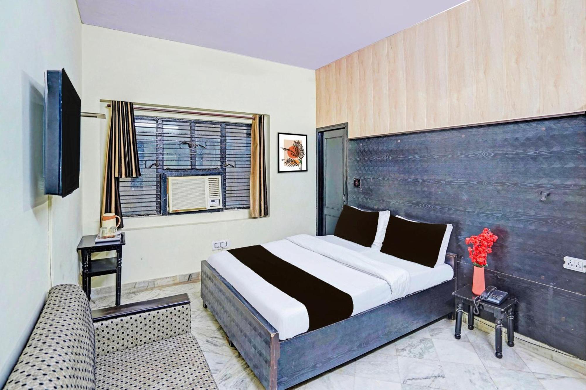 Capital O 15091 Gaurav Boarding House Hotel Mathura Exterior foto