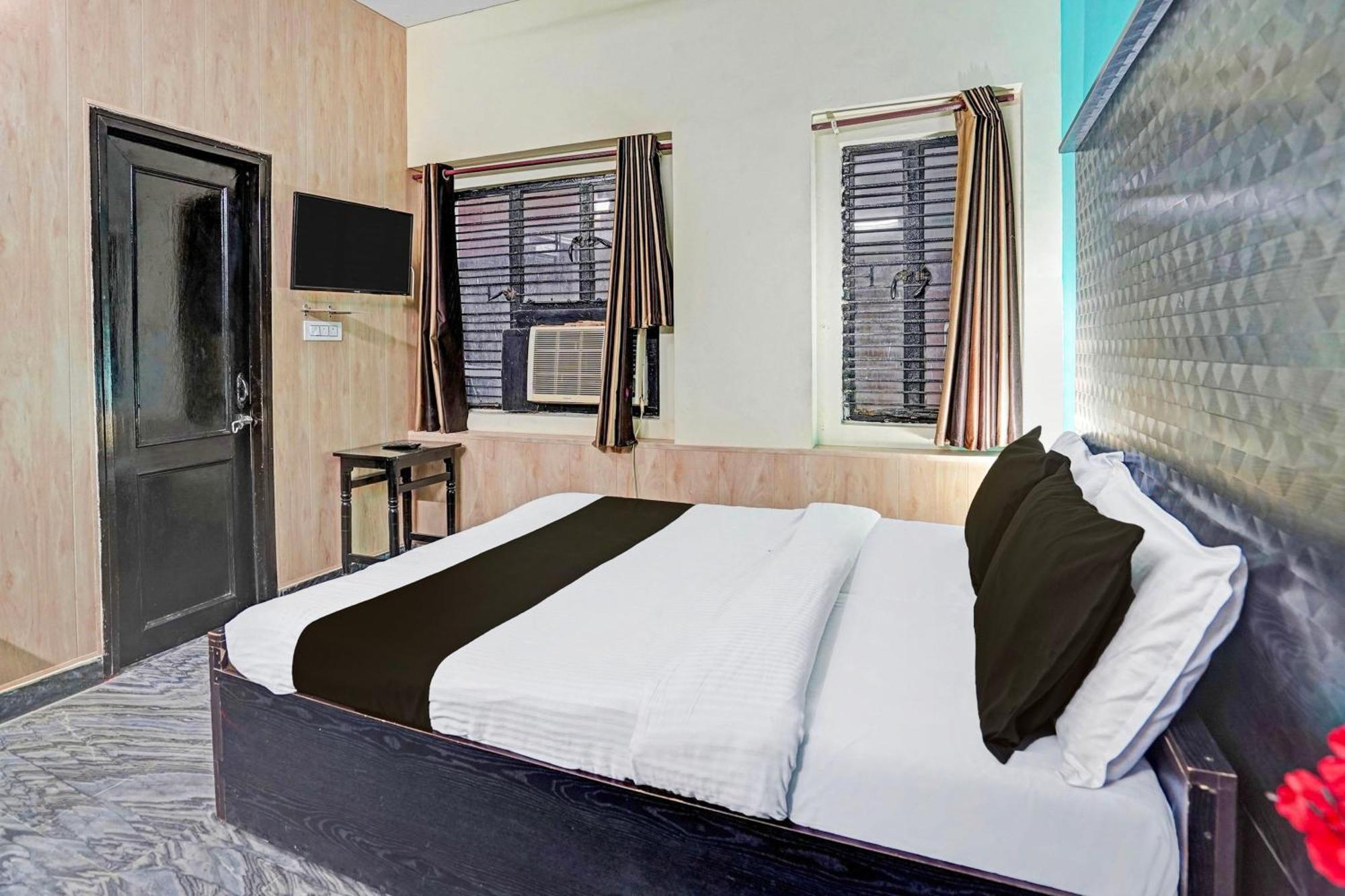 Capital O 15091 Gaurav Boarding House Hotel Mathura Exterior foto