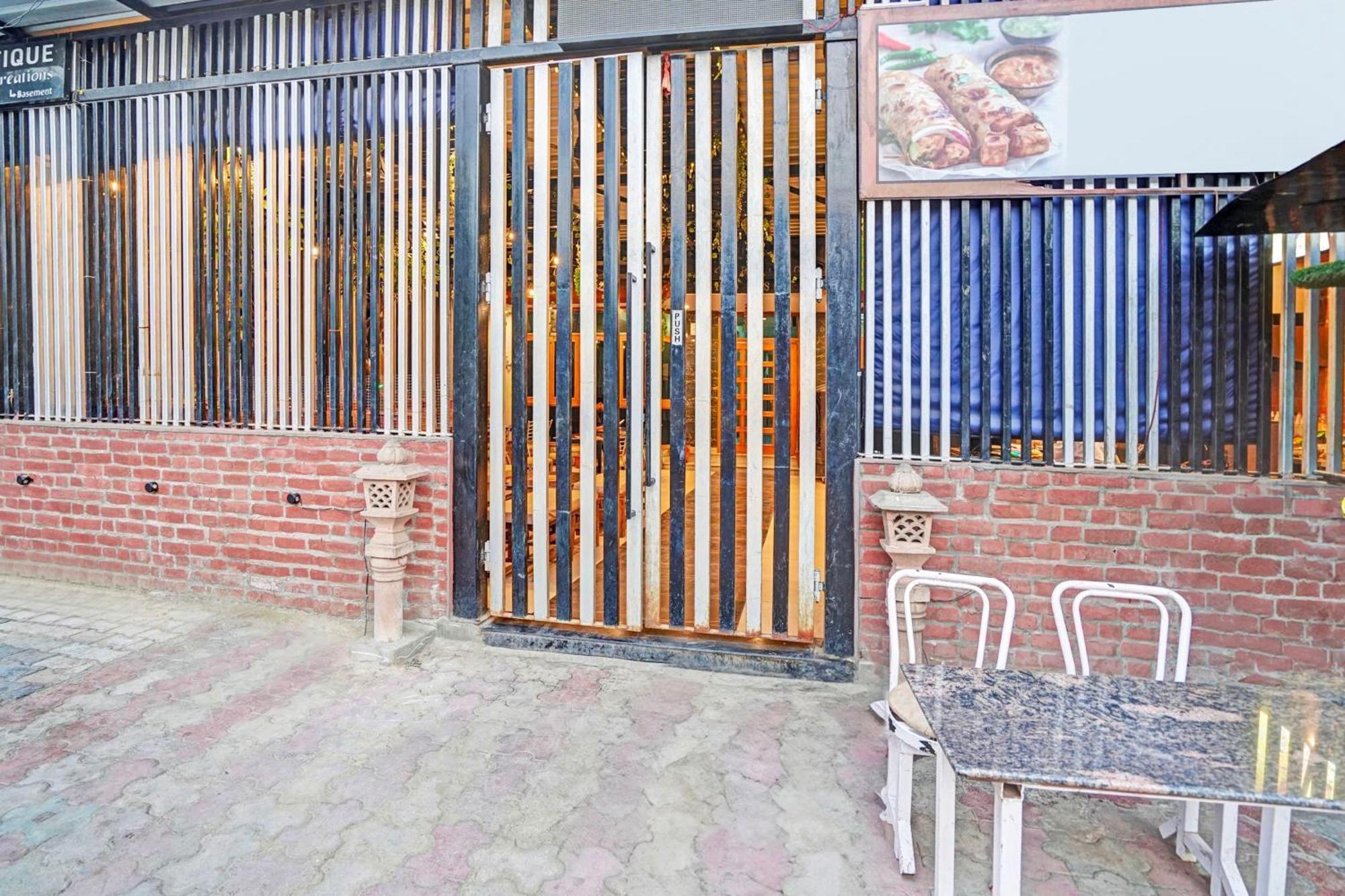 Capital O 15091 Gaurav Boarding House Hotel Mathura Exterior foto